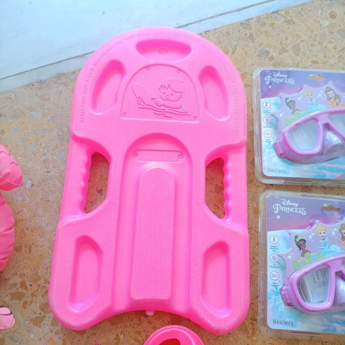 Beach toys and sea mask like new, all together