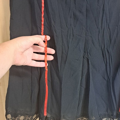 Midi skirt like new, size XXL 44, black and red