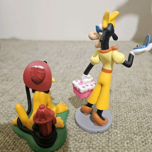 Disney Official figures Pluto and Clarabelle like new set