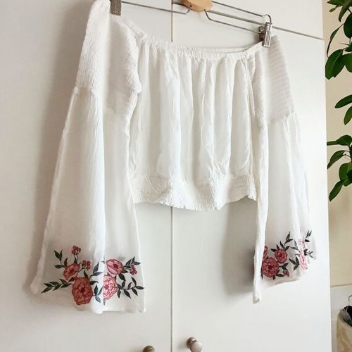 Blouse with embroidery new, short, size S, white