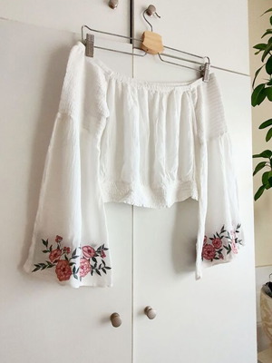 Blouse with embroidery new, short, size S, white