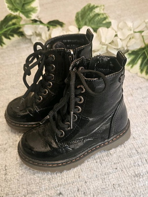 Xti girls' children's boots black patent No 24 used