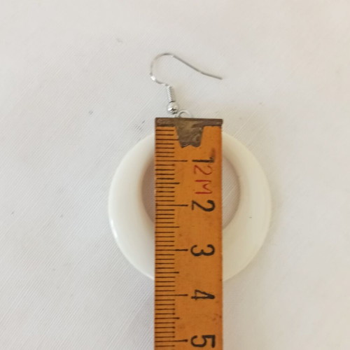 Round geometric white earrings new, acrylic resin