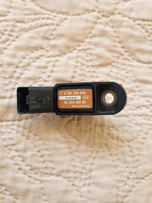Map sensor Bosch used, code 0 261 230 058, orange