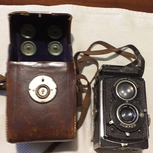 Rolleiflex Compur TLR vintage camera used with leather case