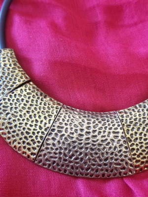 Necklace used impressive