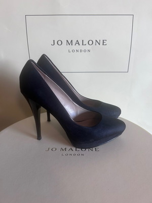 Zara classic black suede stiletto pumps size 36 like new
