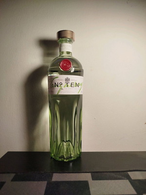 Tanqueray No 10 Gin new, unopened