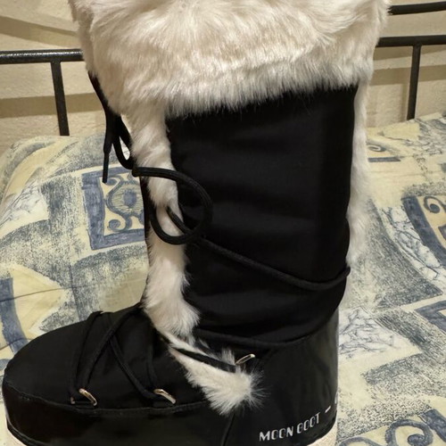 Moon Boot snow boots new, size 39-39.5, black and white