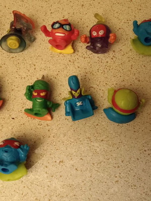 Superzings figures pack like new