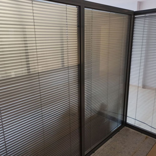 Aluminum partitions used with 2 glass panels and adjustable blinds