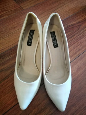 White patent leather pumps used, size 40