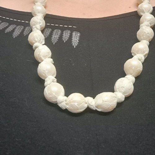 Vintage necklace in white color with lace like new