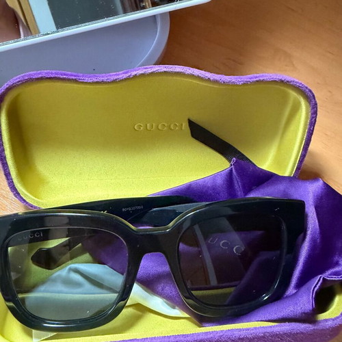 Gucci sunglasses like new, black