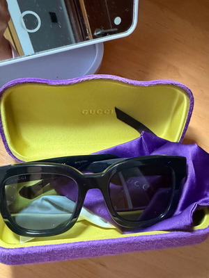 Γυαλιά ηλίου Gucci σαν καινούργια, μαύρα