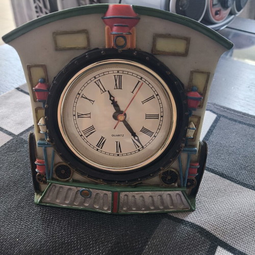 Decorative tabletop clock train Quartz like new