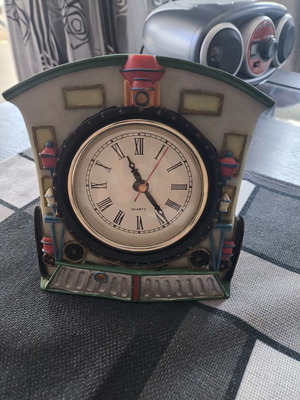 Decorative tabletop clock train Quartz like new