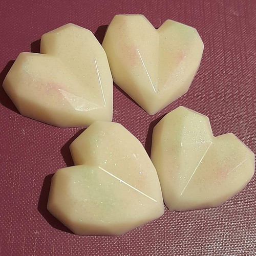 Wax melts handmade set of 4, 3D geometric heart with gardenia and rose scent