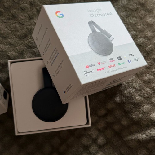 Google Chromecast 3rd Gen like new with box and accessories