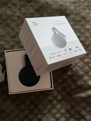 Google Chromecast 3rd Gen like new with box and accessories