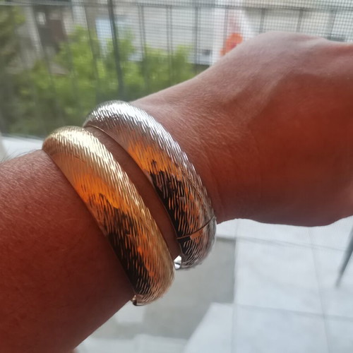 Vintage Italian 925 Silver Bangle like new, textured diamond-cut design