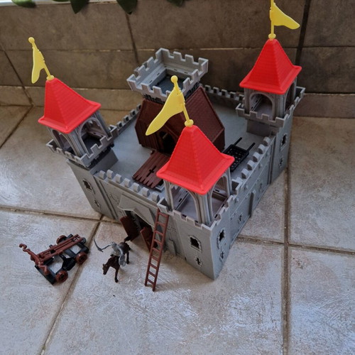 Castle of Knights playset like new