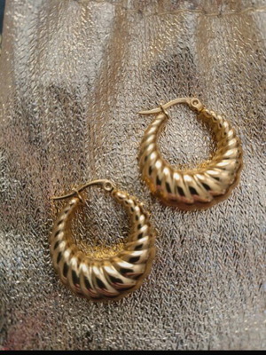 Earrings with steel and gold plating new, gold-colored