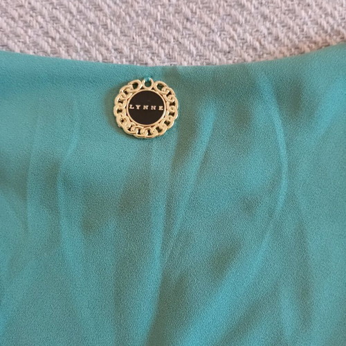 Lynne women's blouse new, size L-Xl, green with shoulder pads