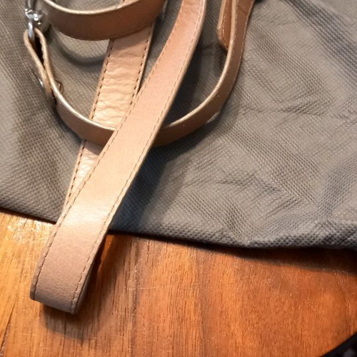 Uuterque leather pouch with strap