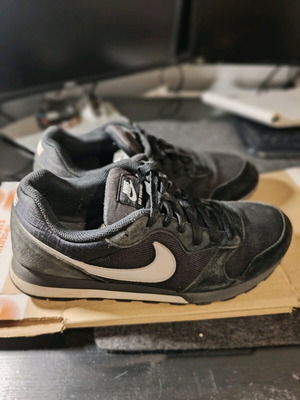 Nike MD Runner 2 ανδρικά sneakers σαν καινούργια, μαύρα, νούμερο 43