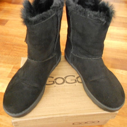 Go Go Shoes women's boots like new, black suede with fur lining