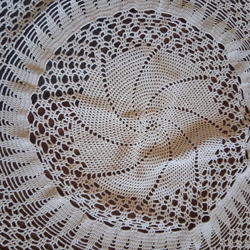 Round handmade doilies used, set of 4, white and beige