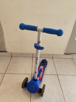 Globber kids scooter used, three-wheeled, blue, for ages 3+