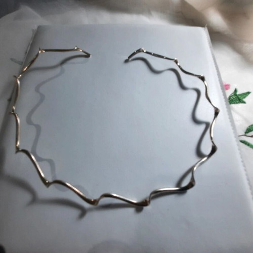 Silver necklace zig zag shaped like new