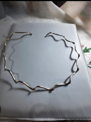 Silver necklace zig zag shaped like new