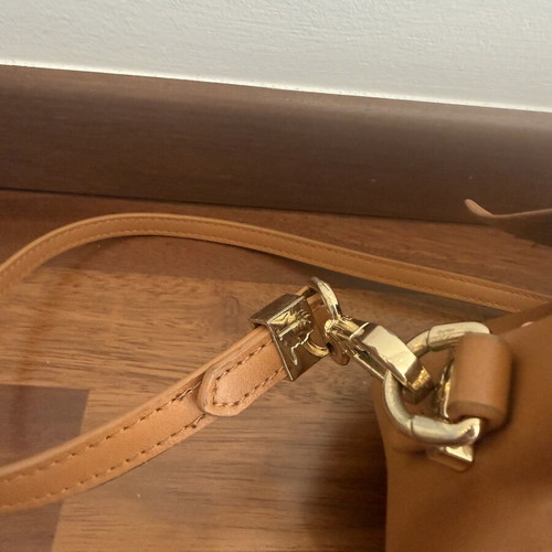 Trussardi δερμάτινη τσάντα ώμου μεταχειρισμένη με πολύχρωμους καμψόν λίθους