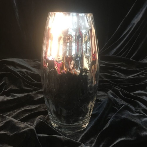 Vase used, mirror technique