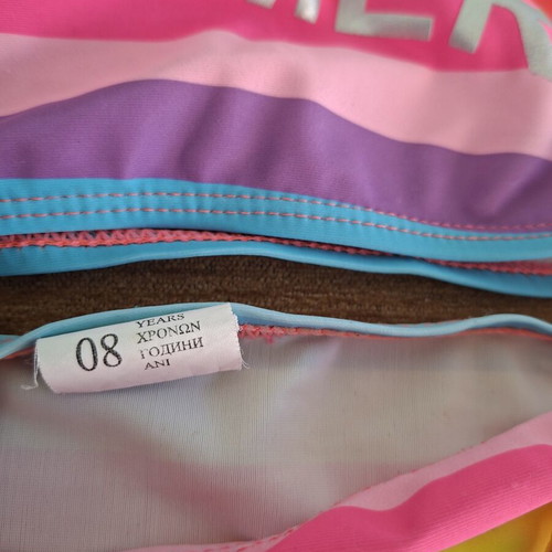 Girls' swimwear set like new, age 8, 3 swimsuits and 1 pareo