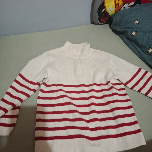 H&M sweater like new with zipper, white and red, for ages 3-4