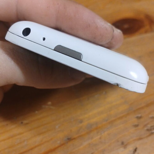 Blackberry SQR100-1 white used with minor damage