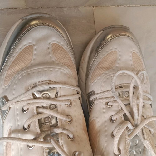 Benetton sneakers like new, white with silver details