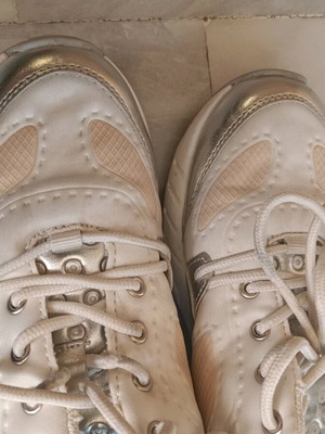 Benetton sneakers like new, white with silver details