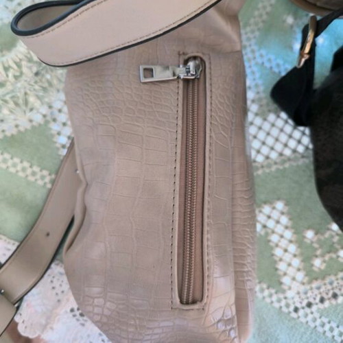 Banana medium bag like new, gray and beige