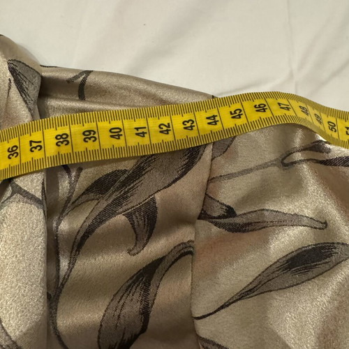 Elizabeth kimono robe size 46 satin with leaf pattern like new