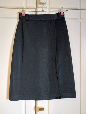 Handmade silk wrap skirt like new, black, midi