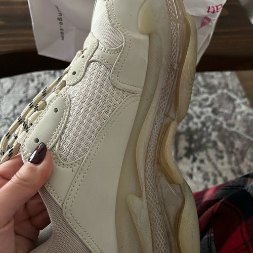Balenciaga shoes Triple S Clear Sole sneaker like new, off white and beige