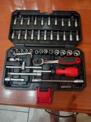 Tool kit with 46 pieces, like new