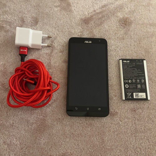 Asus Zenfone mobile phone like new with second battery and 1.5m cable
