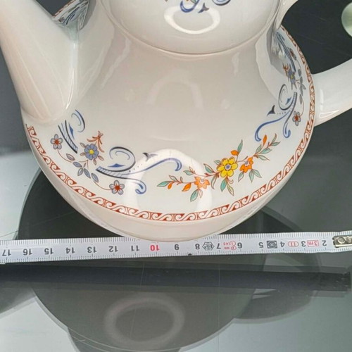 Vintage Ionia Porcelain Teapot like new, height 21 cm