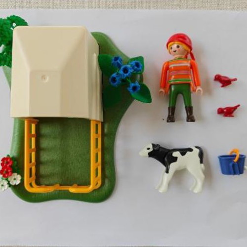 Playmobil 5124 Stable with Calf like new, complete set